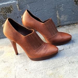 BCBG MAXAZRIA brown leather 4.5"  heeled ankle boots, size 7.5. EUC.